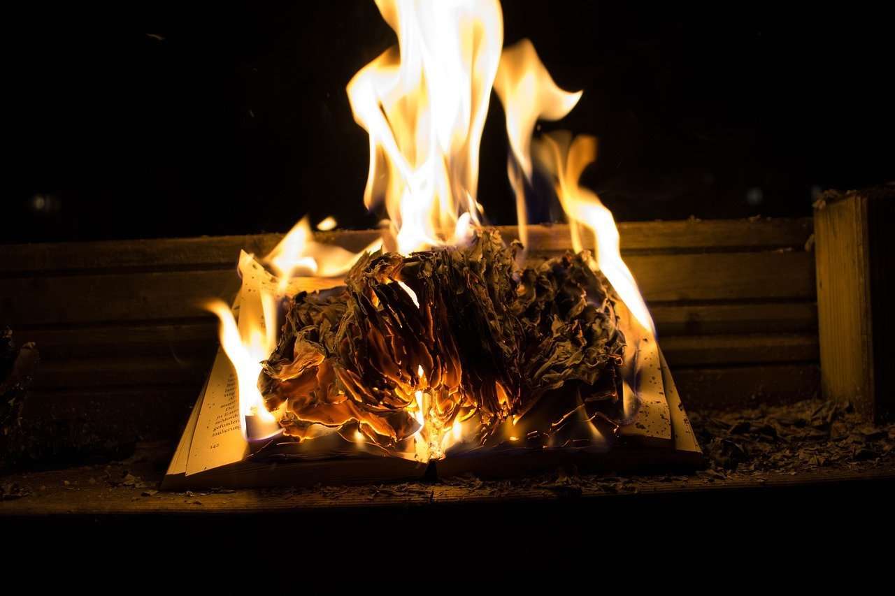 Fahrenheit 451 is not the temperature at which books burn; but still…