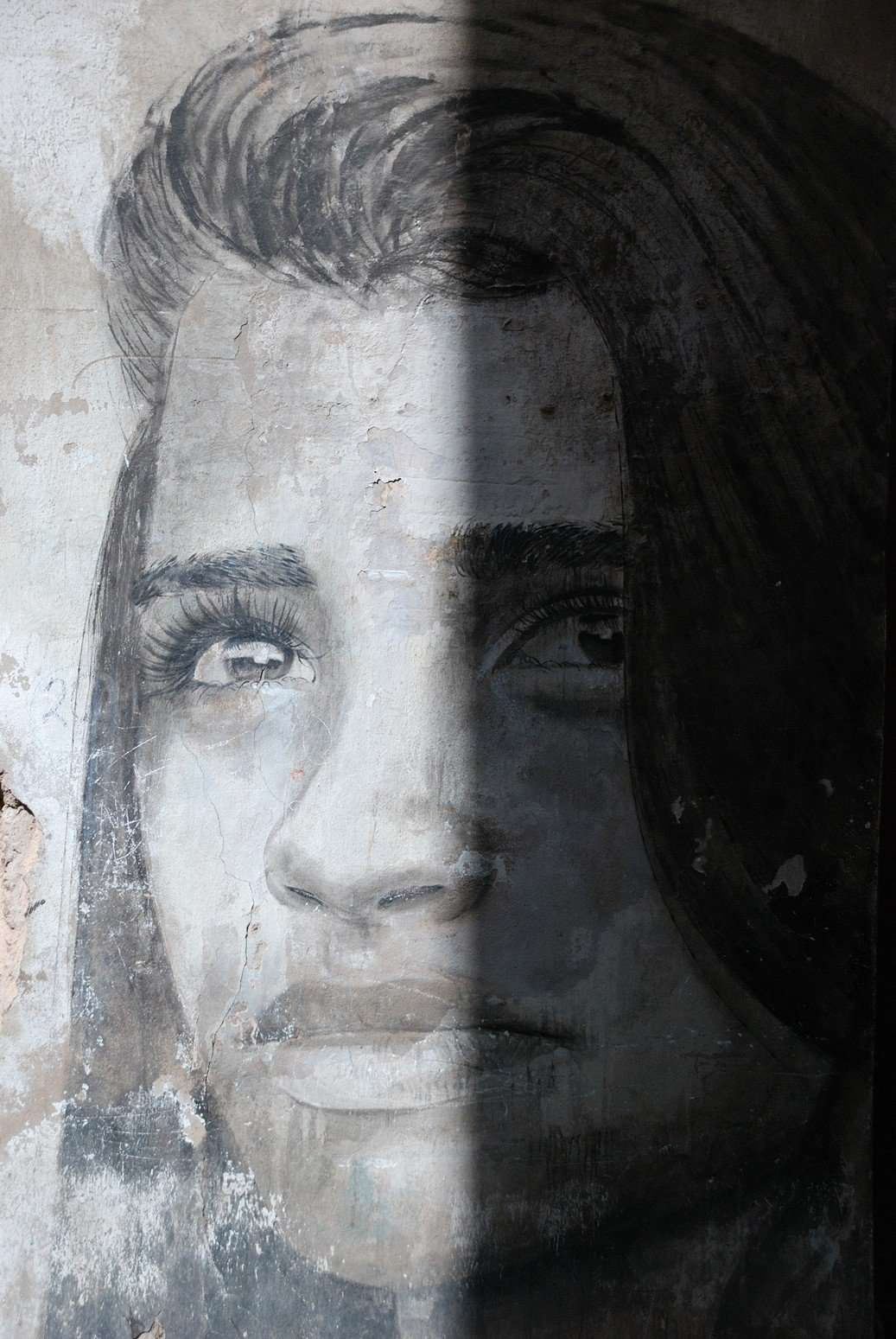 Η προσωπογραφία της Κούβας, βγαίνοντας από το σκοτάδι στο φως